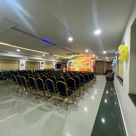 Srikakulam Varada Nagavali Hotel מראה חיצוני תמונה